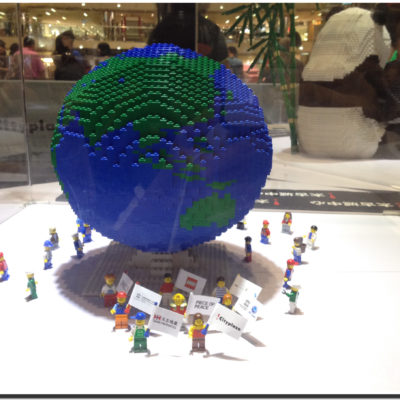 Piece of Peace LEGO 地球